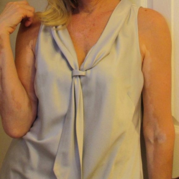 Ann Taylor Petites Grey Silky Shimmery Silver Sleeveless Top, size 8 - Picture 2 of 7